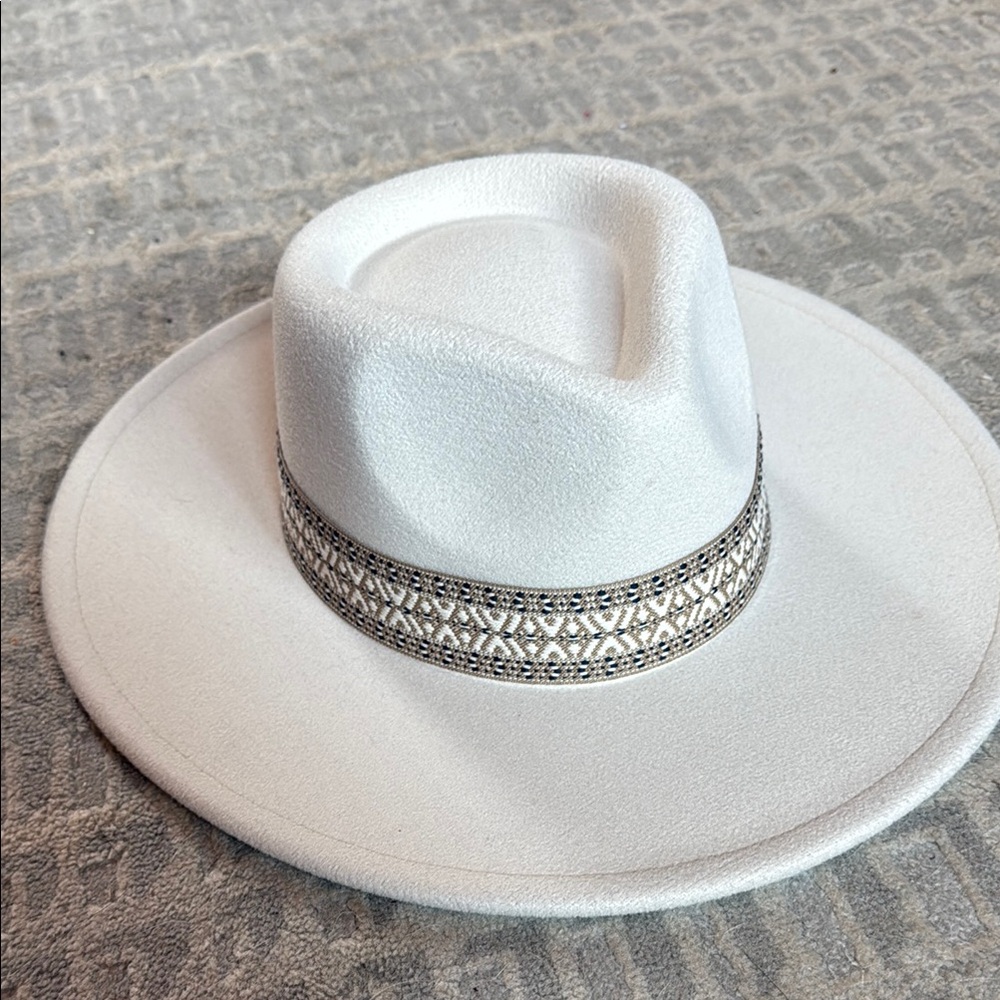 Elegant White Women's Hat with Patterned Band